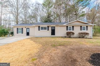 8673 Chestnut Lane, Lithia Springs, GA 30122