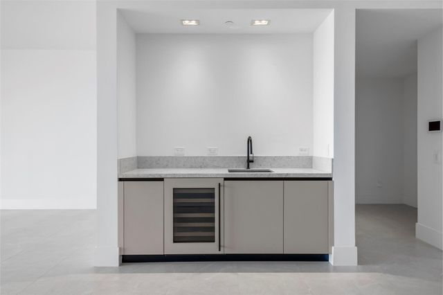 160 Isle Of Venice Drive 302, Fort Lauderdale, FL 33301