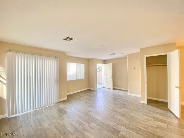 5266 Souvenir Lane, Las Vegas, NV 89118