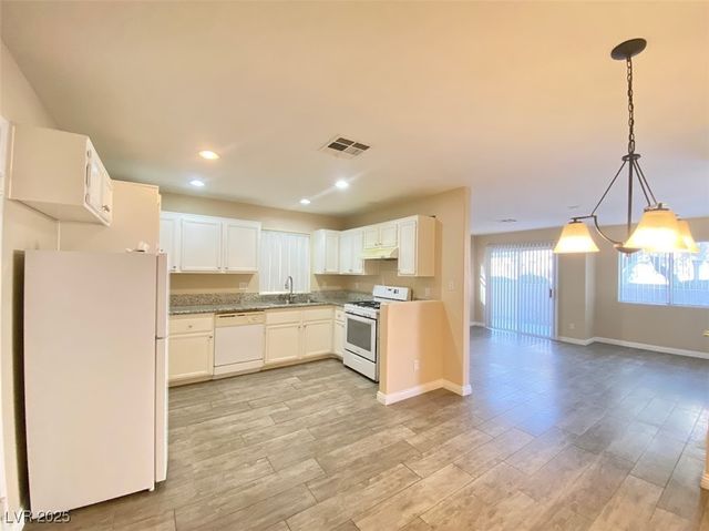 5266 Souvenir Lane, Las Vegas, NV 89118