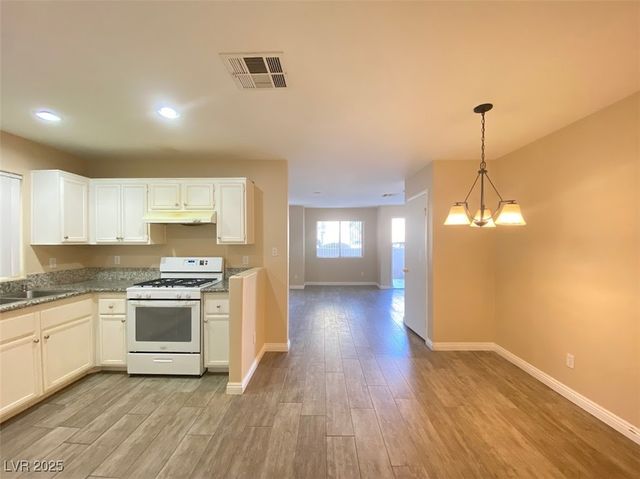 5266 Souvenir Lane, Las Vegas, NV 89118