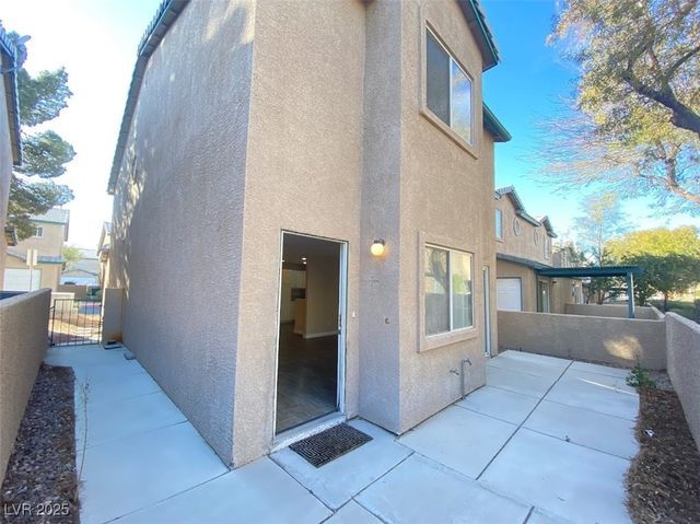 5266 Souvenir Lane, Las Vegas, NV 89118