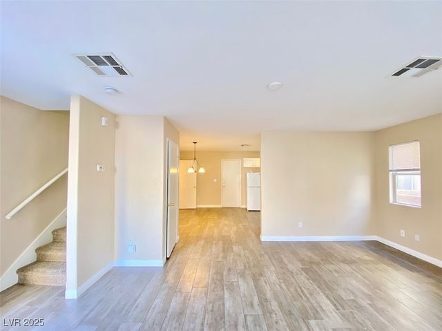 5266 Souvenir Lane, Las Vegas, NV 89118