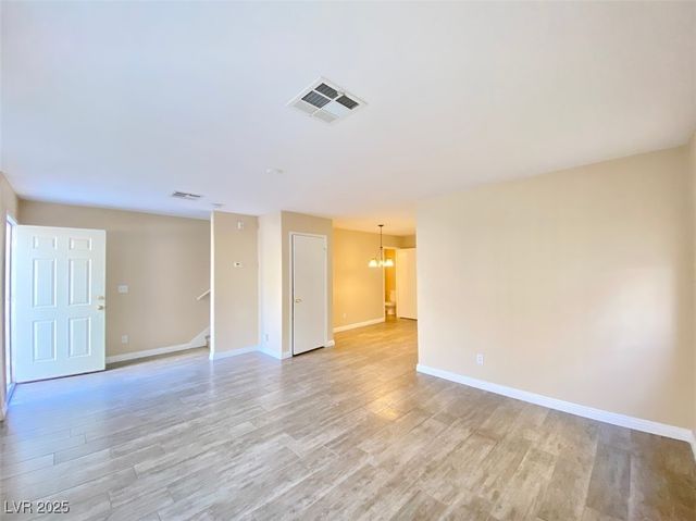 5266 Souvenir Lane, Las Vegas, NV 89118