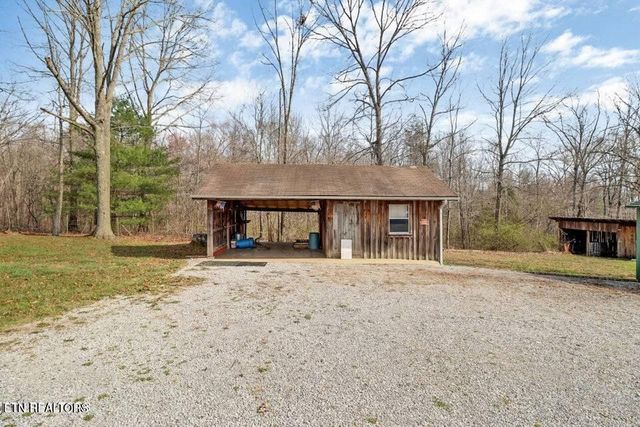 2546 Peavine Rd, Crossville, TN 38571