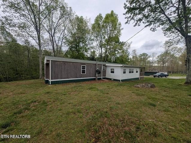 2546 Peavine Rd, Crossville, TN 38571