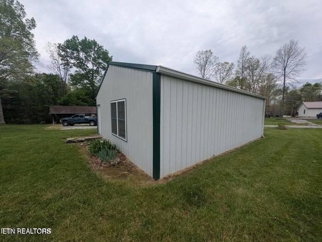 2546 Peavine Rd, Crossville, TN 38571
