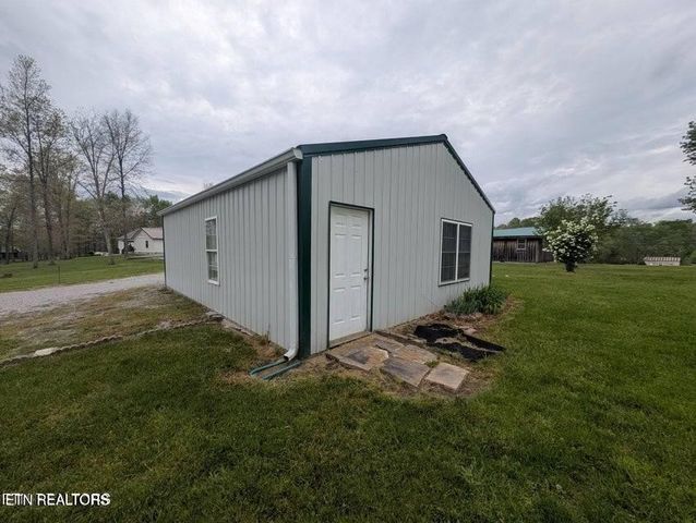 2546 Peavine Rd, Crossville, TN 38571
