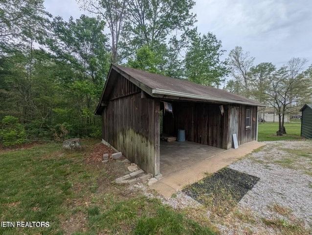 2546 Peavine Rd, Crossville, TN 38571