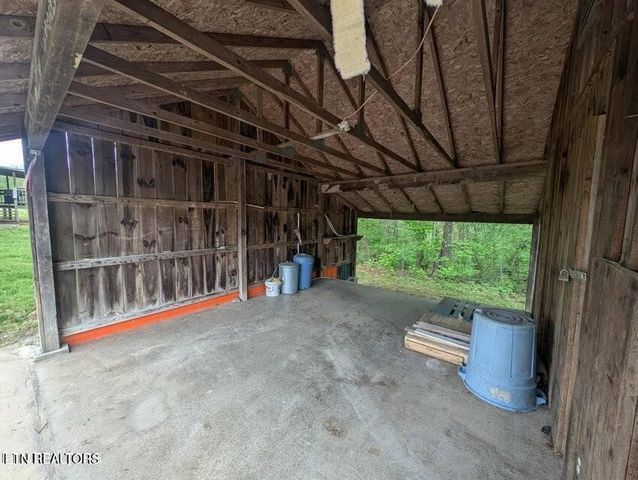 2546 Peavine Rd, Crossville, TN 38571