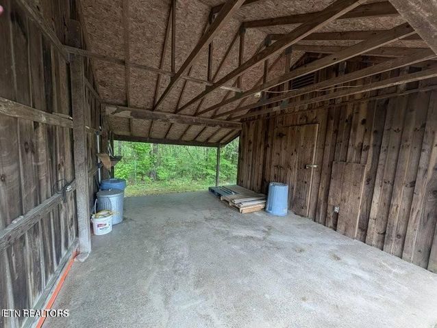 2546 Peavine Rd, Crossville, TN 38571