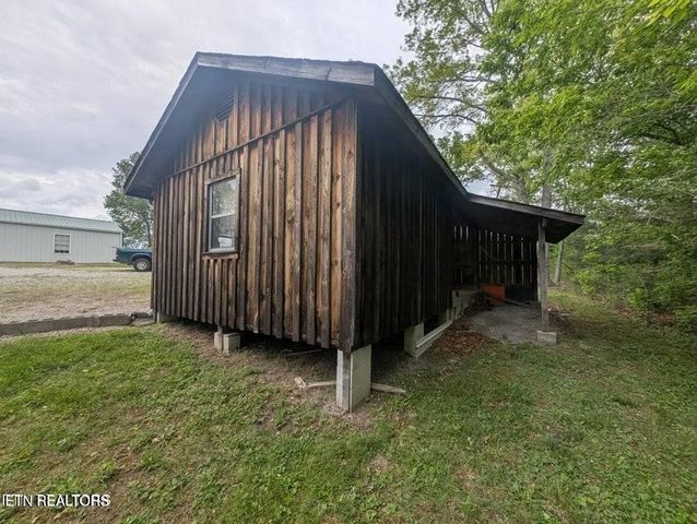 2546 Peavine Rd, Crossville, TN 38571