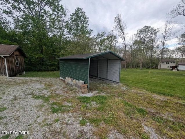2546 Peavine Rd, Crossville, TN 38571