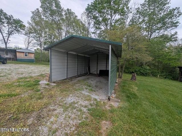 2546 Peavine Rd, Crossville, TN 38571