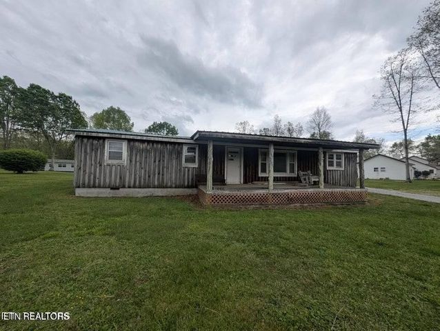 2546 Peavine Rd, Crossville, TN 38571