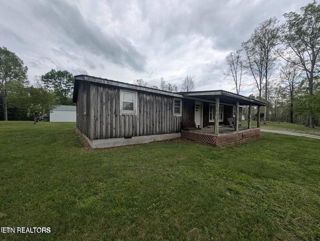 2546 Peavine Rd, Crossville, TN 38571