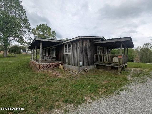 2546 Peavine Rd, Crossville, TN 38571