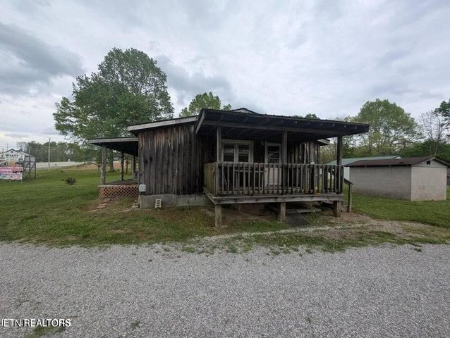 2546 Peavine Rd, Crossville, TN 38571