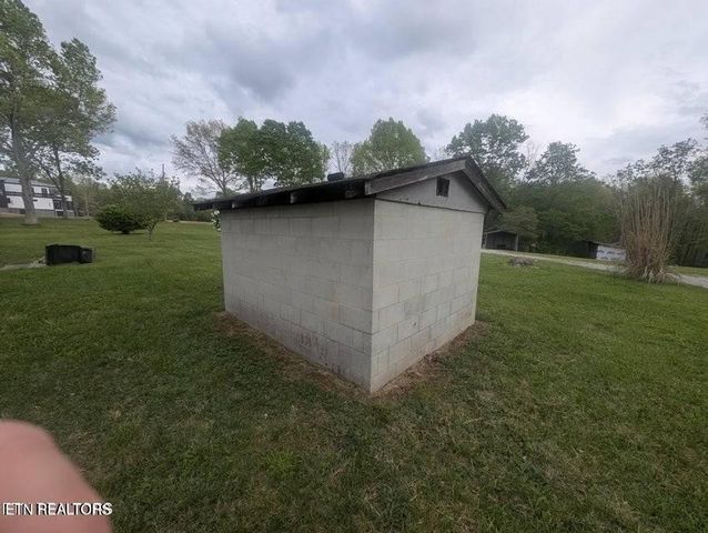 2546 Peavine Rd, Crossville, TN 38571