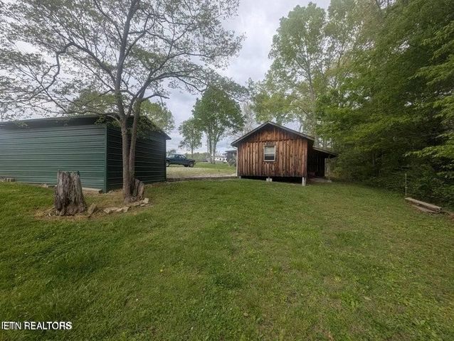 2546 Peavine Rd, Crossville, TN 38571
