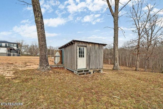 2546 Peavine Rd, Crossville, TN 38571