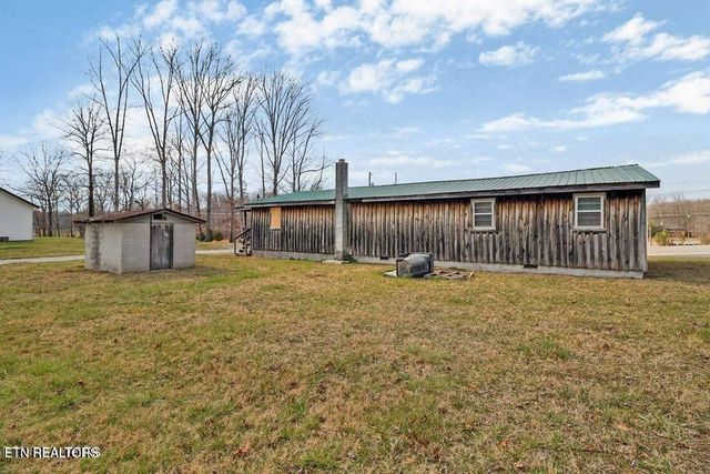 2546 Peavine Rd, Crossville, TN 38571