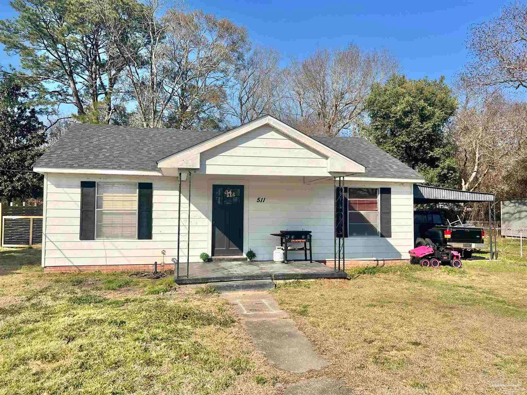 511 E Craig St, Atmore, AL 36502