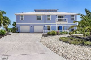 2096 Macadamia ST, St James City, FL 33956