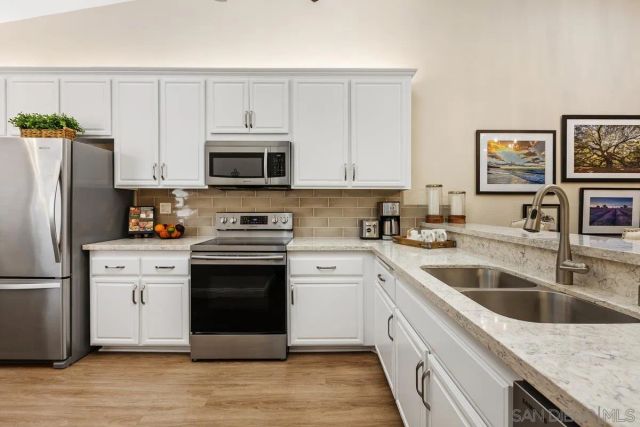 17939 Avenida Alozdra, San Diego, CA 92128