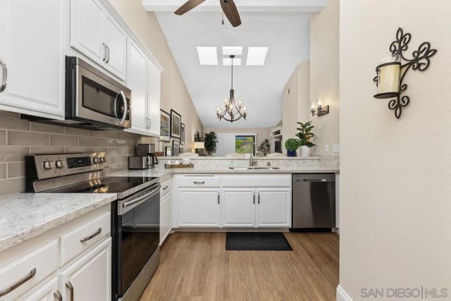 17939 Avenida Alozdra, San Diego, CA 92128