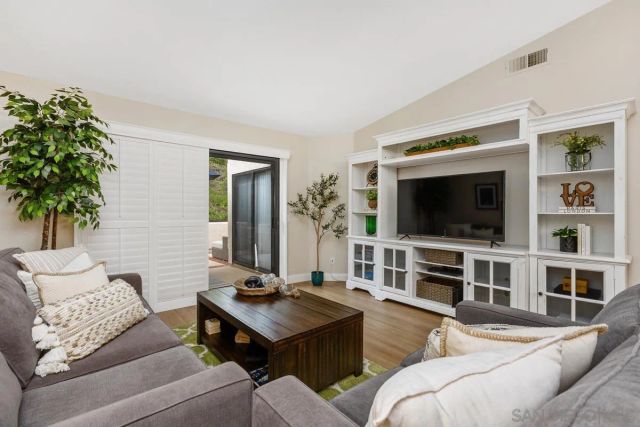 17939 Avenida Alozdra, San Diego, CA 92128