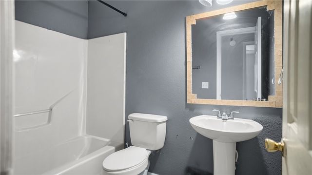 2509 SE 4th Street, Bentonville, AR 72712