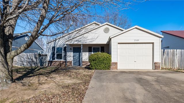 2509 SE 4th Street, Bentonville, AR 72712