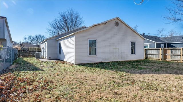 2509 SE 4th Street, Bentonville, AR 72712