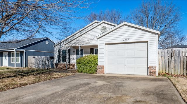 2509 SE 4th Street, Bentonville, AR 72712
