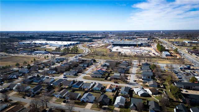 2509 SE 4th Street, Bentonville, AR 72712