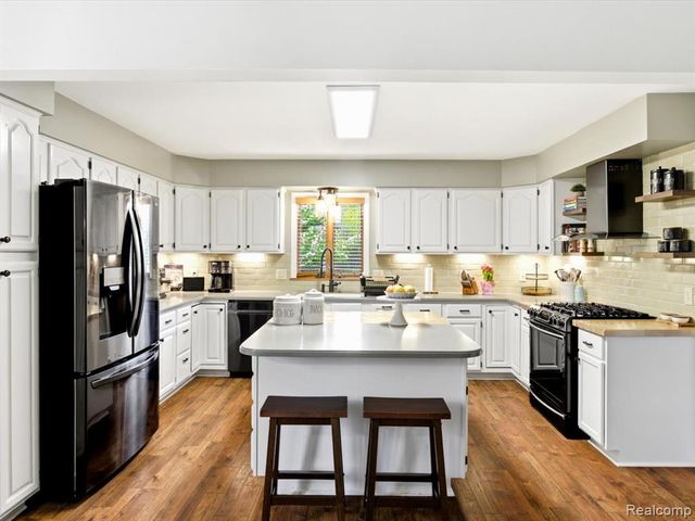 2837 Shorewood Boulevard, Fort Gratiot, MI 48059