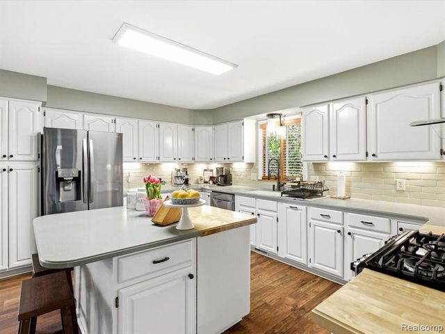 2837 Shorewood Boulevard, Fort Gratiot, MI 48059