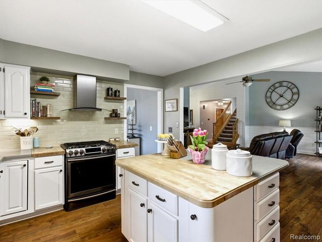 2837 Shorewood Boulevard, Fort Gratiot, MI 48059