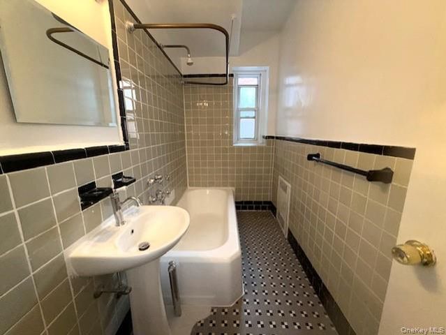 114-20 Queens Boulevard E 8, Forest Hills, NY 11375