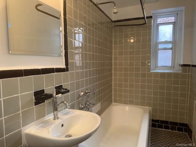 114-20 Queens Boulevard E 8, Forest Hills, NY 11375