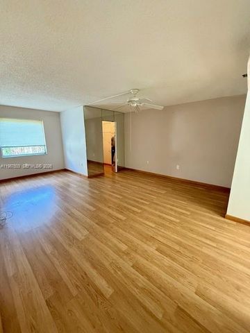 3910 Inverrary Blvd 407-B, Lauderhill, FL 33319