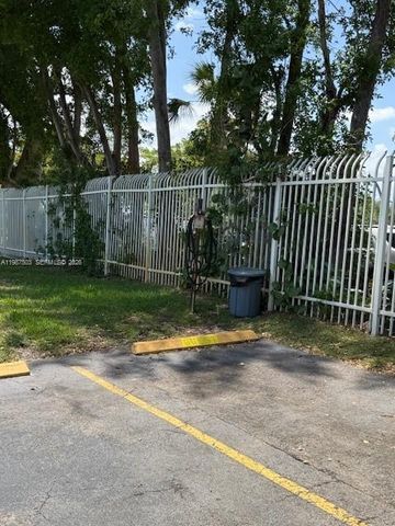 3910 Inverrary Blvd 407-B, Lauderhill, FL 33319