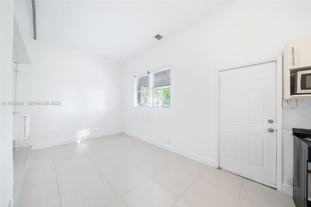 3262 Elizabeth St ST, Miami, FL 33133