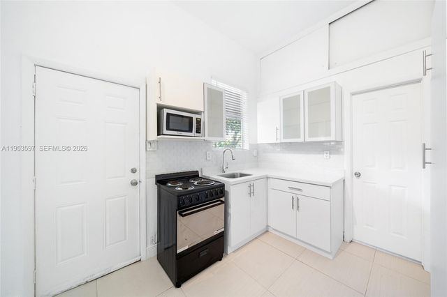 3262 Elizabeth St ST, Miami, FL 33133