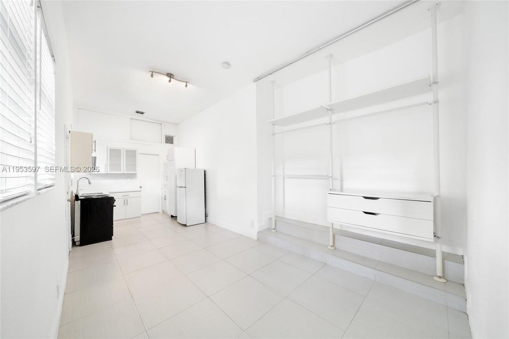 3262 Elizabeth St ST, Miami, FL 33133