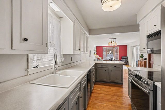 2966 Simpson Street, Roseville, MN 55113