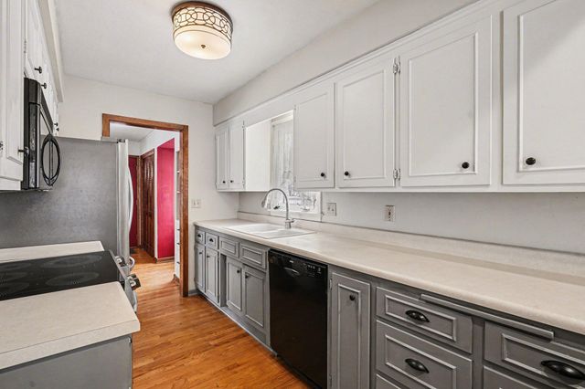 2966 Simpson Street, Roseville, MN 55113