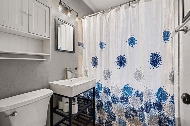 2966 Simpson Street, Roseville, MN 55113