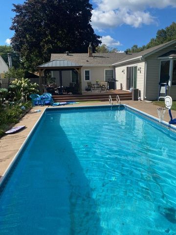 2966 Simpson Street, Roseville, MN 55113